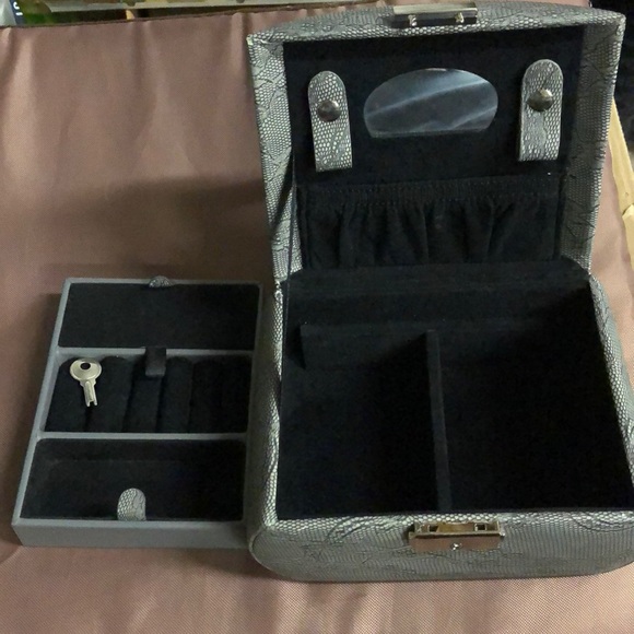 Vintage Tuscan Designs jewelry box excellent condition - Picture 4 of 8